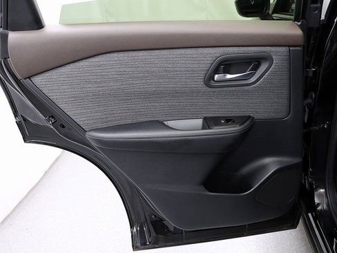 Used 2023 Nissan Rogue SV image 24