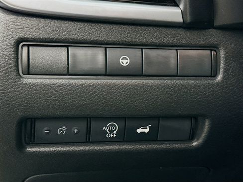 Used 2024 Nissan Rogue SL w/ SL Premium Package image 16