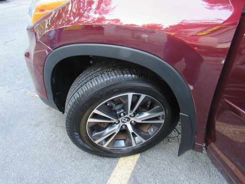 Used 2016 Toyota Highlander XLE w/ Protection Package #3 AWD/4WD image 23