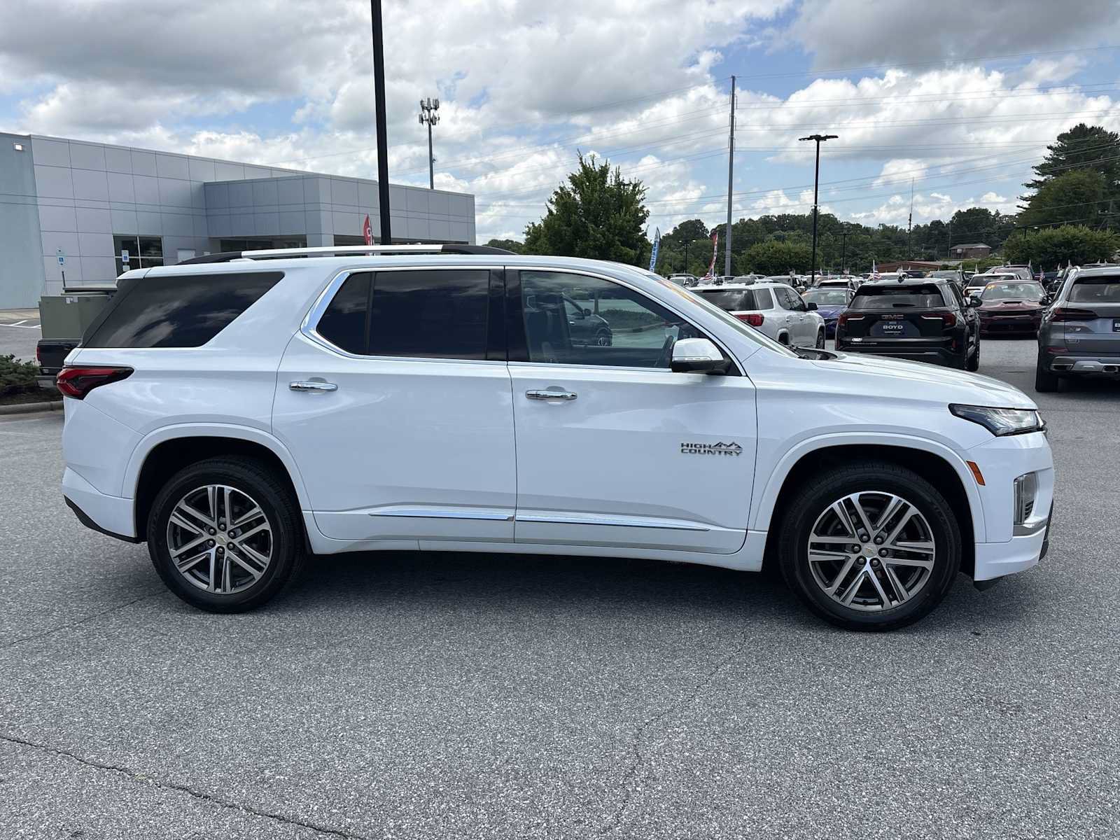 Used 2022 Chevrolet Traverse High Country FWD image 5