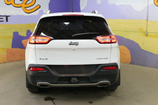 Used 2016 Jeep Cherokee Limited w/ Luxury Group AWD/4WD image 4