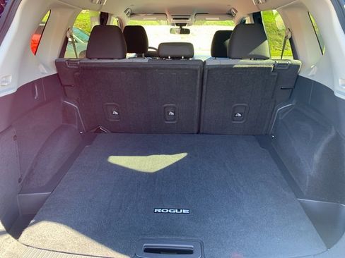 Used 2023 Nissan Rogue SV image 13