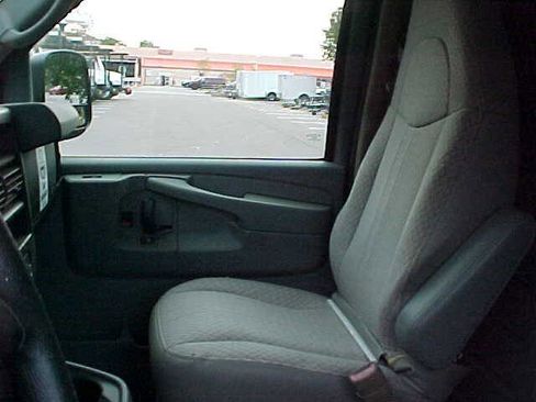 Used 2011 Chevrolet Express 3500 image 10