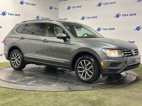 Used 2018 Volkswagen Tiguan SE image 2