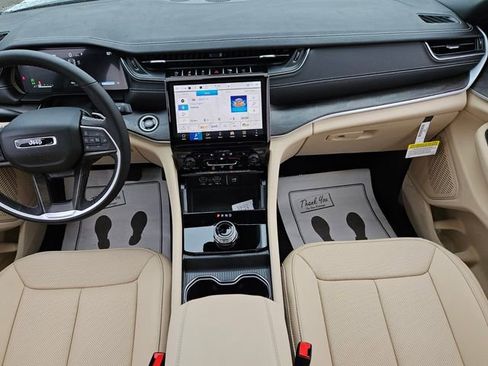 New 2025 Jeep Grand Cherokee Limited w/ Luxury Tech Group II image 9