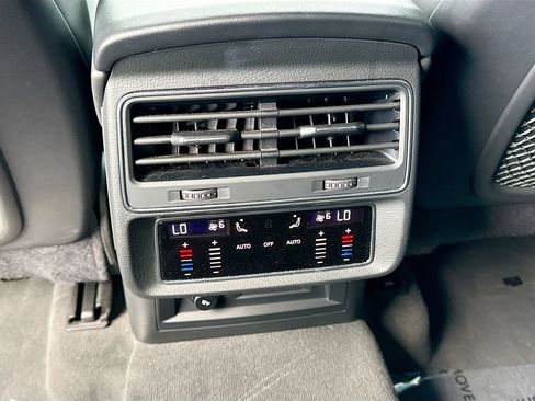 Used 2023 Audi Q8 Premium Plus image 19