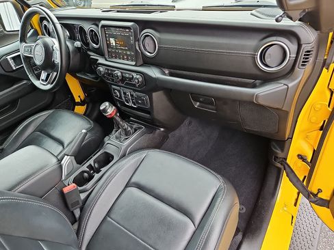 Used 2018 Jeep Wrangler Unlimited Sahara AWD/4WD image 33