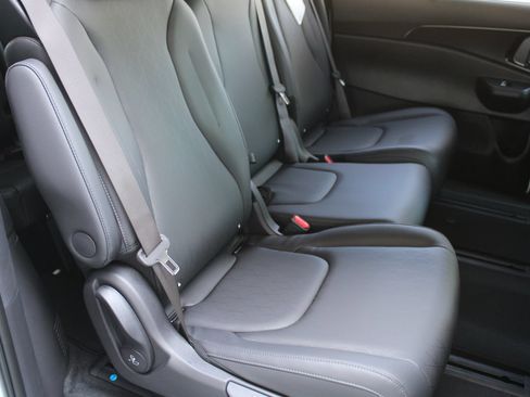 New 2026 Kia Carnival SX w/ SX Dark Edition Package FWD image 7