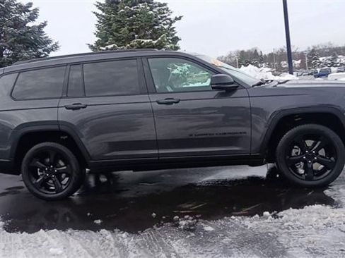 Used 2025 Jeep Grand Cherokee L Limited w/ Black Appearance Package image 4