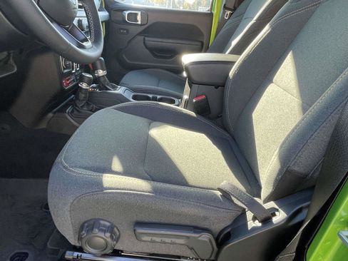 Used 2025 Jeep Wrangler Willys image 17