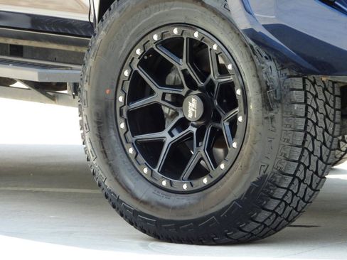 Used 2020 Toyota 4Runner SR5 AWD/4WD image 19