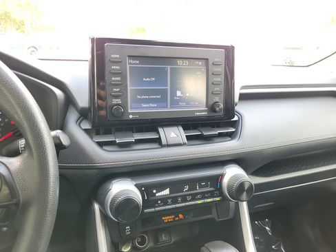 Used 2021 Toyota RAV4 LE FWD image 21