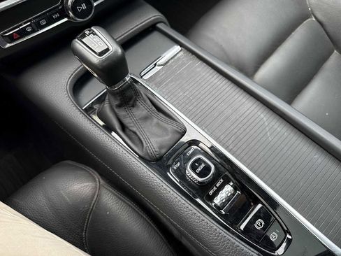 Used 2017 Volvo S90 T5 Momentum w/ Convenience Package FWD image 21