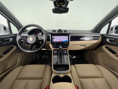 Certified 2023 Porsche Macan AWD/4WD image 13