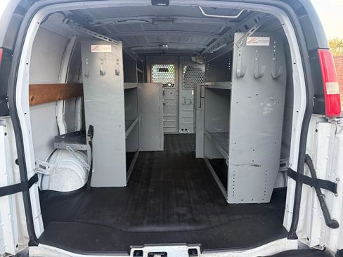 Used 2013 Chevrolet Express 2500 RWD image 20