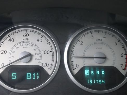 Used 2010 Chrysler Town & Country Limited FWD image 19