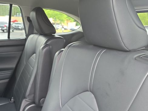 Used 2022 Toyota Highlander XLE FWD image 20