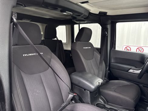 Used 2014 Jeep Wrangler Unlimited Rubicon w/ Connectivity Group image 31