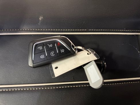Used 2024 Cadillac Escalade Luxury AWD/4WD image 27