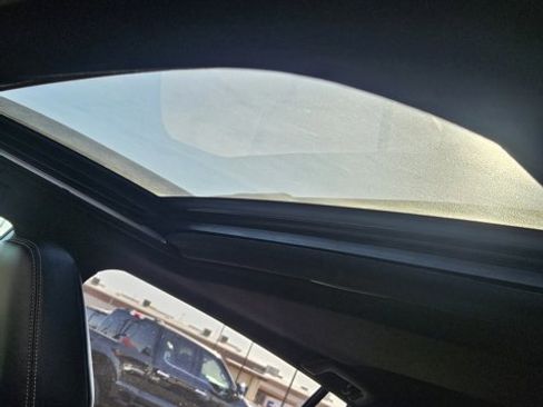 Used 2018 Toyota RAV4 SE image 10