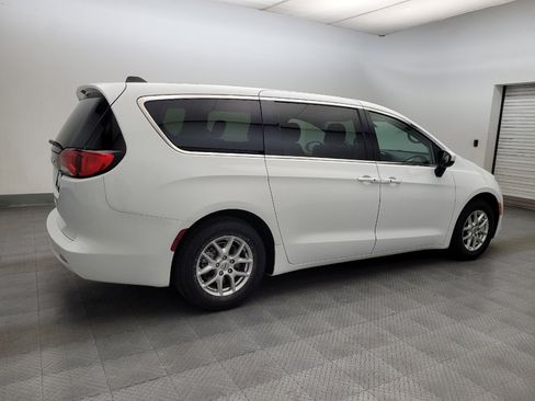 Used 2022 Chrysler Voyager LX FWD image 10