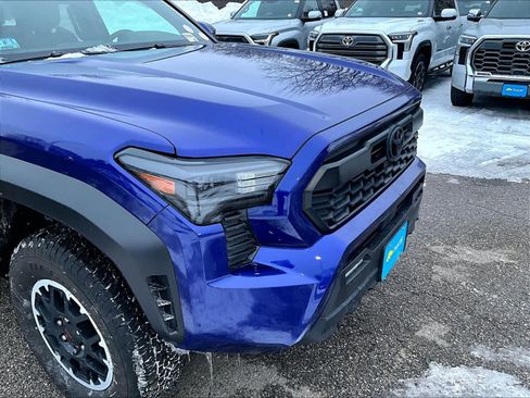 Certified 2025 Toyota Tacoma TRD Off-Road image 5