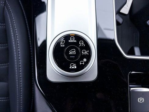 New 2025 Mitsubishi Outlander SE image 20