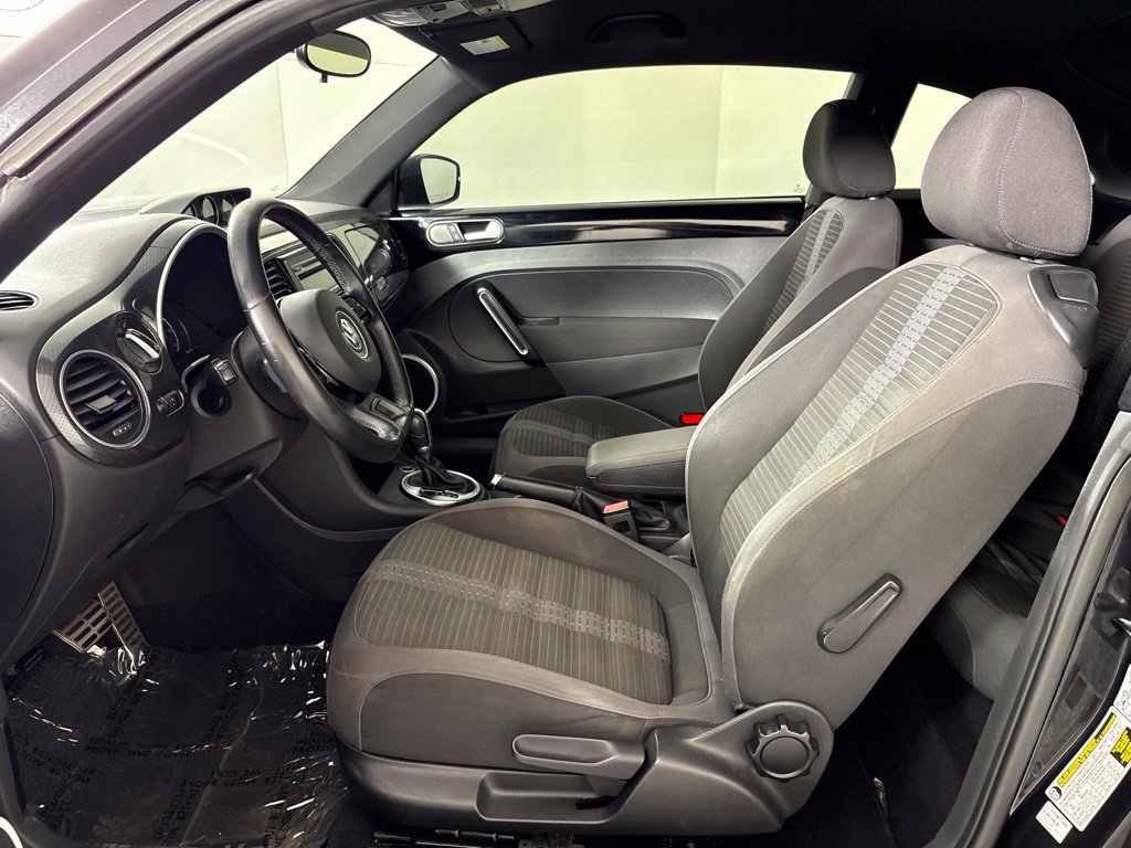 Used 2014 Volkswagen Beetle R-Line FWD image 26