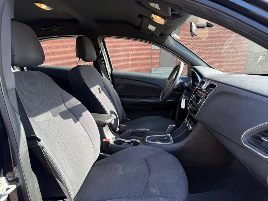 Used 2013 Chrysler 200 LX FWD image 9
