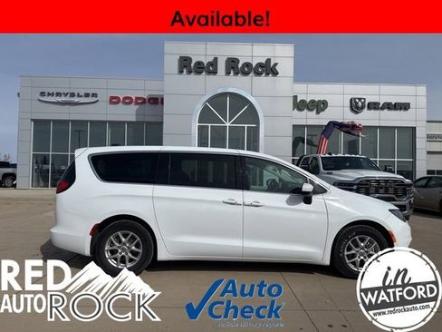 Used 2023 Chrysler Voyager LX image 1