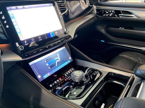 Used 2023 Jeep Grand Wagoneer L Series III w/ Rear-Seat Entertainment Group AWD/4WD image 11