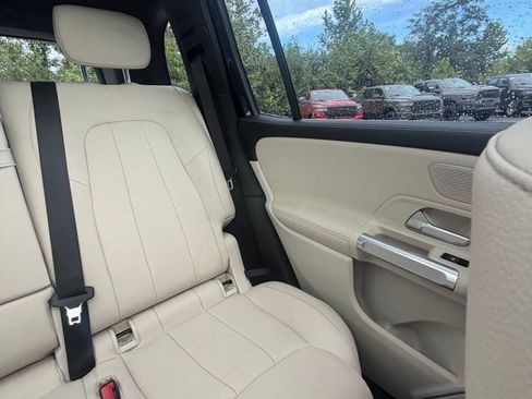 Used 2023 Mercedes-Benz EQB 300 4MATIC image 15