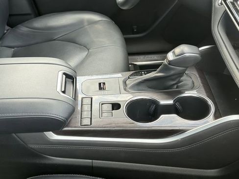Used 2022 Toyota Highlander Platinum image 6