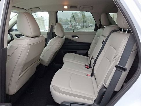 New 2025 Nissan Pathfinder SL image 8