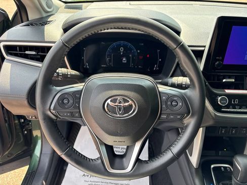 Used 2024 Toyota Corolla Cross XLE w/ Convenience Package AWD/4WD image 21