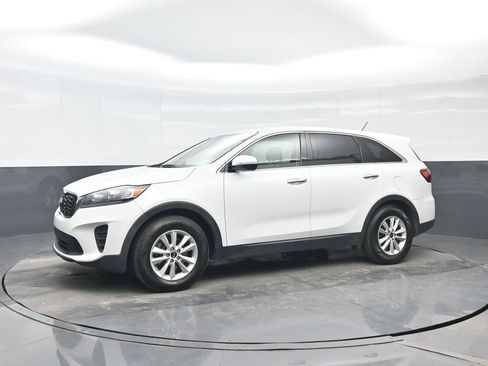 Used 2020 Kia Sorento FWD V6 image 2