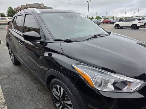 Used 2020 Nissan Kicks SV FWD image 3