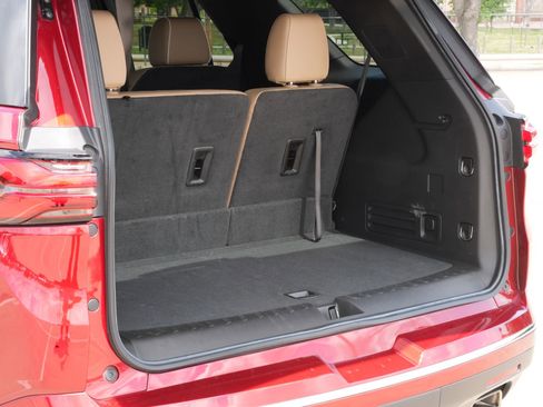 Used 2023 Chevrolet Traverse Premier image 24