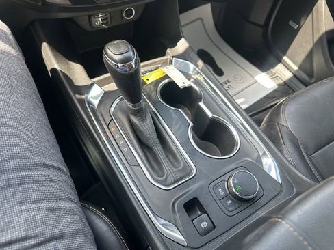 Used 2020 Chevrolet Traverse RS image 39