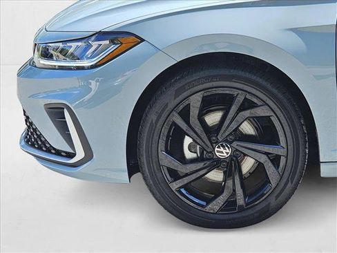 New 2025 Volkswagen Jetta SE image 10