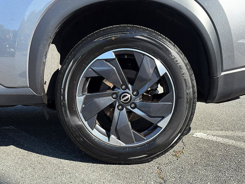 Certified 2025 Nissan Rogue SV AWD/4WD image 10