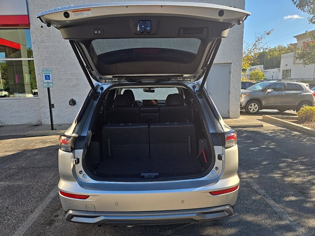 Used 2025 Mitsubishi Outlander SE AWD/4WD image 14