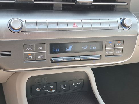 Used 2024 Hyundai Kona SEL AWD/4WD image 26