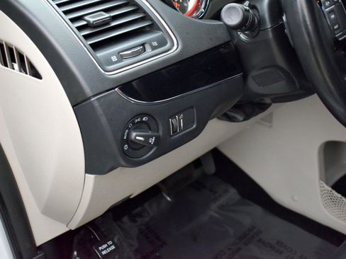 Used 2019 Dodge Grand Caravan SXT image 24