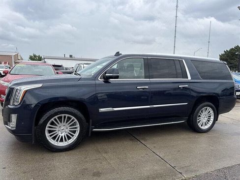 Used 2017 Cadillac Escalade ESV Premium Luxury AWD/4WD image 2