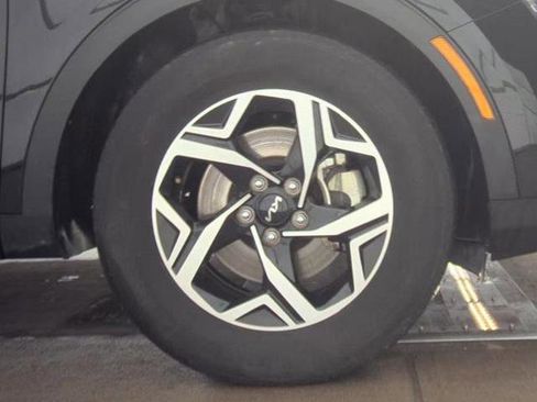 Used 2024 Kia Sportage LX image 11