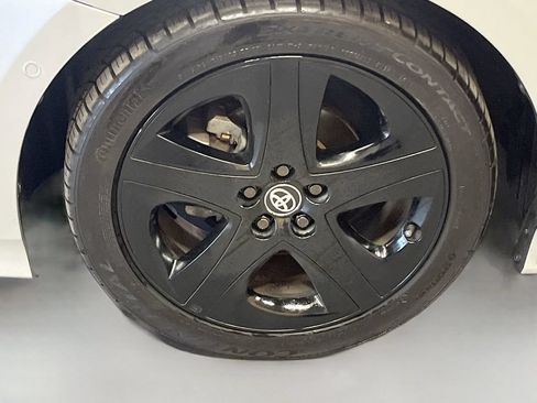 Used 2022 Toyota Prius FWD image 30