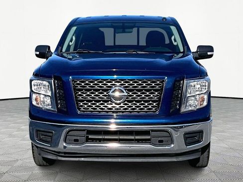 Used 2019 Nissan Titan SV image 3