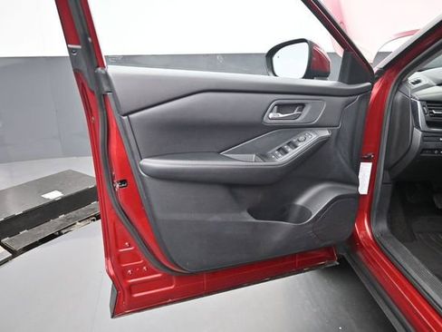 Used 2024 Nissan Rogue SV FWD image 12
