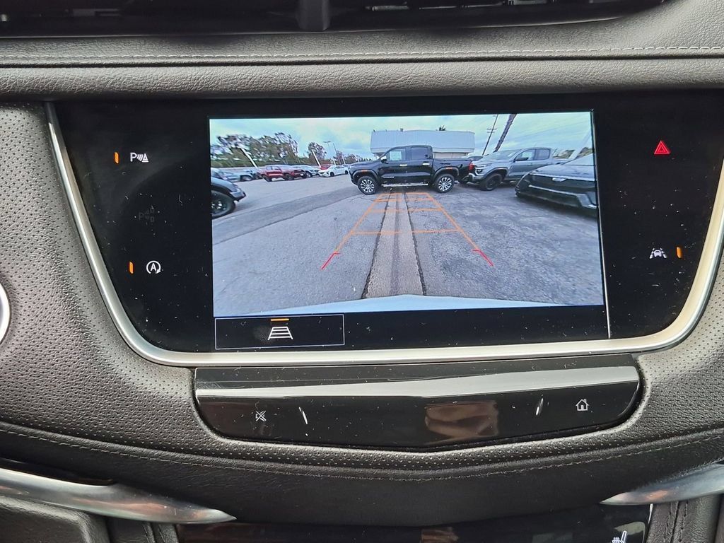 Certified 2023 Cadillac XT6 Luxury FWD image 7